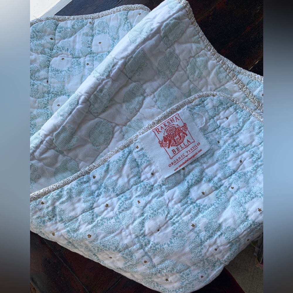 Organic cotton quilted crib blanket